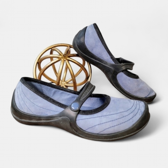 CROCS Shoes - CROCS Mary Janes Blue Nubuck Leather Wrapped Shoes Flats Comfy Size 6